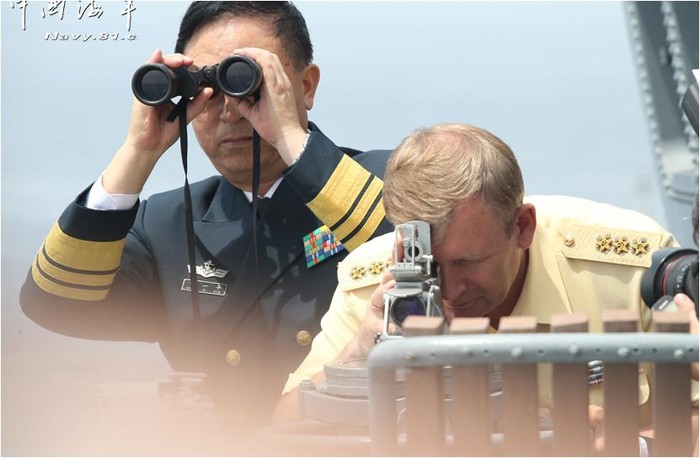 Quan chức chỉ huy Nga, Trung Quốc quan sát tập trận bằng các dụng cụ chuyên dụng